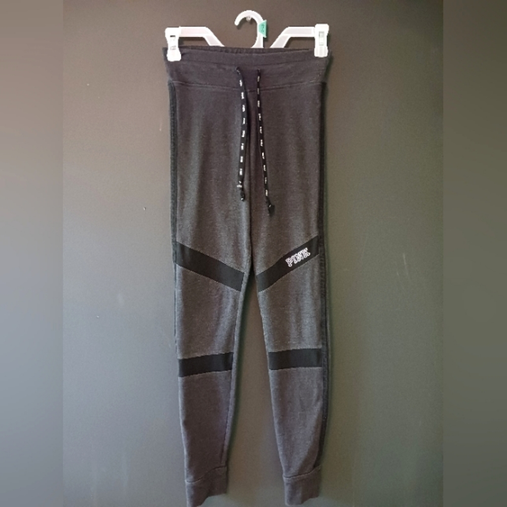 VICTORIA SECRET PINK BRAND WOMENS YOGA PANTS BLACK  GRAY AND WHITE SIZE XS